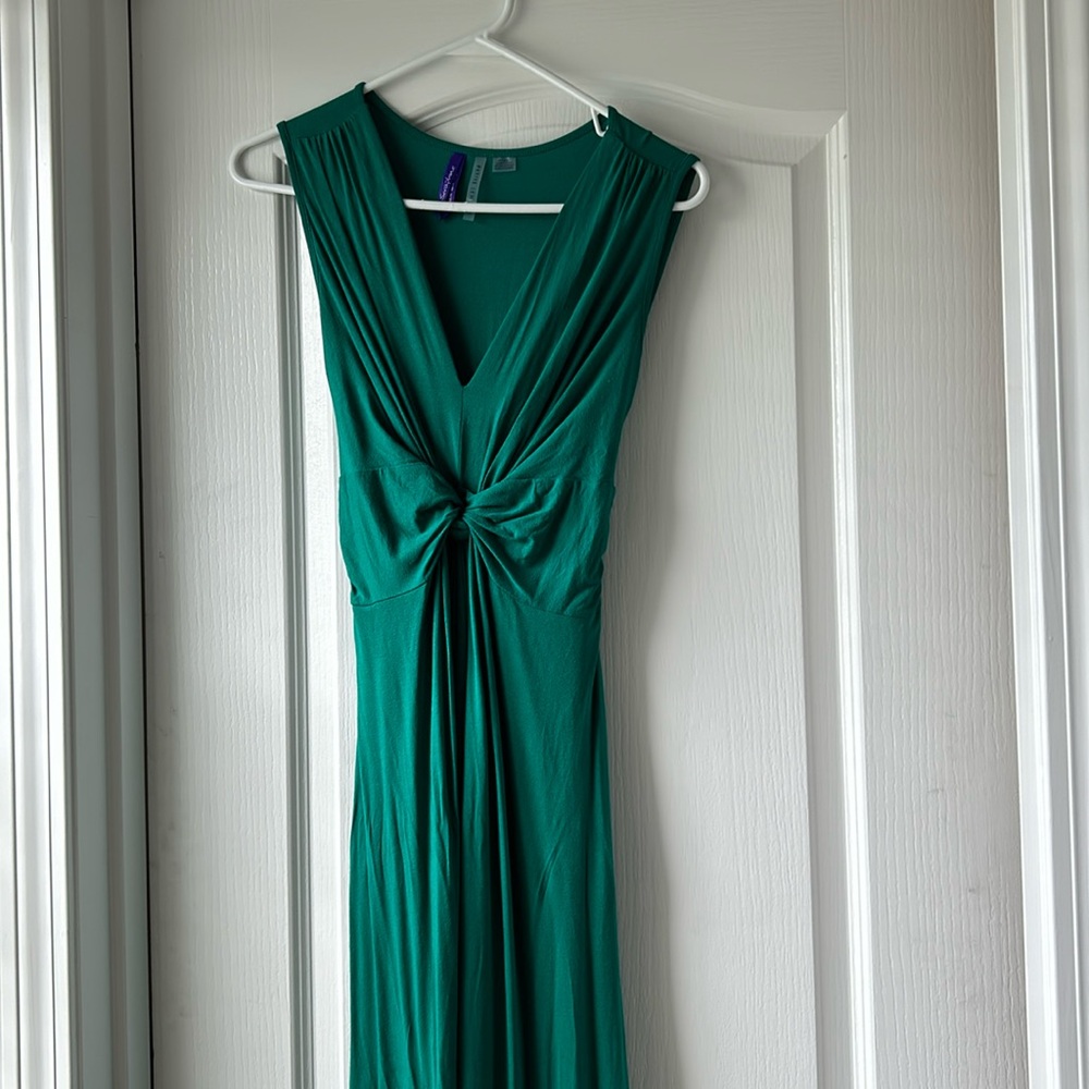 Seraphine Maternity floor length dress. Petite size 4. Gorgeous emerald green.